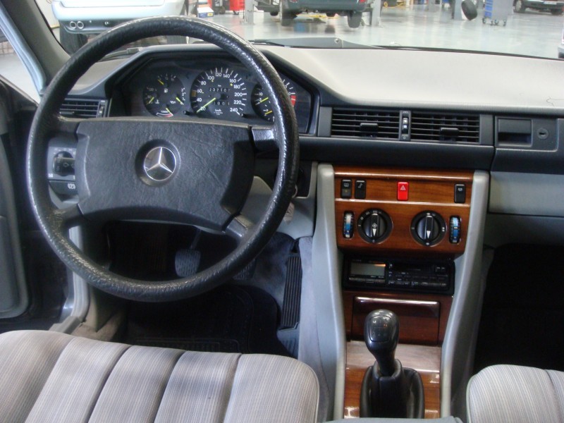 Mercedes 124 260e #5